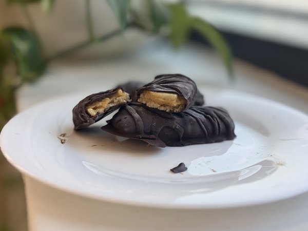 חטיף סניקרס חלבון ביתי משודרג 🥜